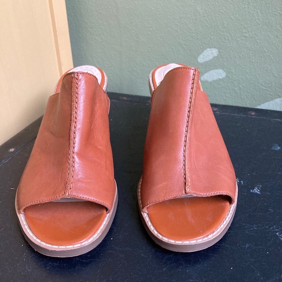 Clarks round heel mule - Picture 2 of 5